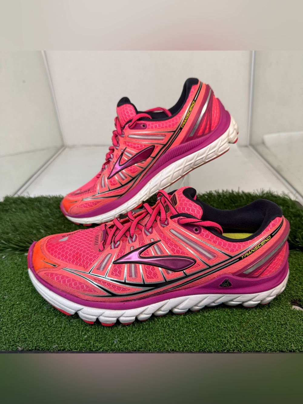 Brooks Transcend Running Shoes (1201501B878) Women’s Size 8 Neon Pink